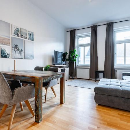 Cozy Apartment Steps Away From Subway Station Wien Ngoại thất bức ảnh